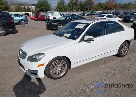2013 Mercedes-Benz C 300 Sport 4Matic из США, поврежденный, VIN WDDGF8AB0DG144324